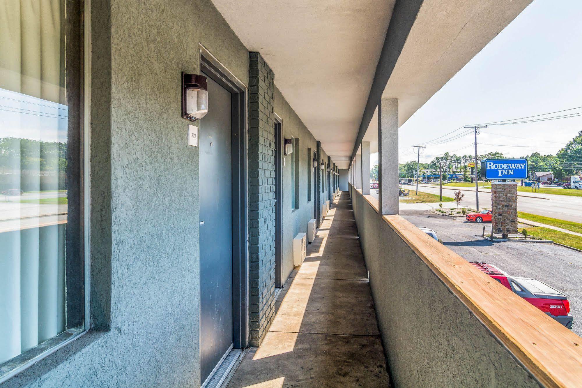 Rodeway Inn Portage Exterior photo