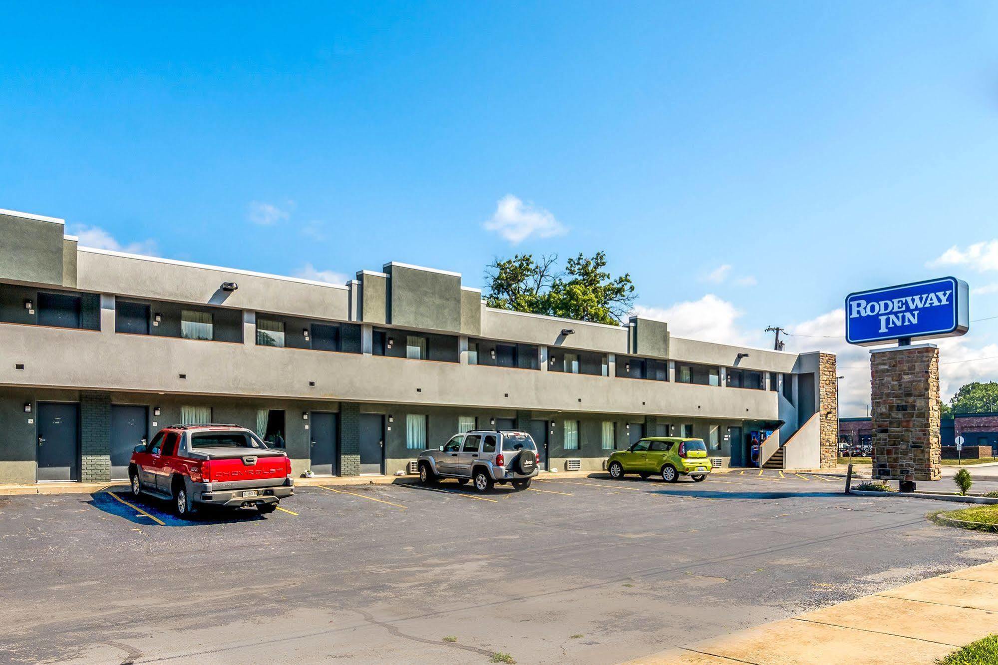 Rodeway Inn Portage Exterior photo