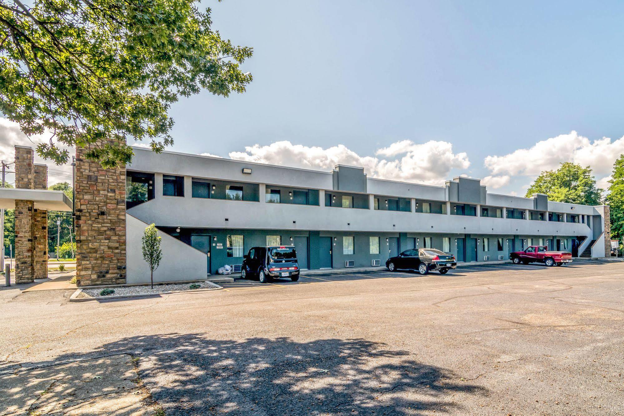 Rodeway Inn Portage Exterior photo